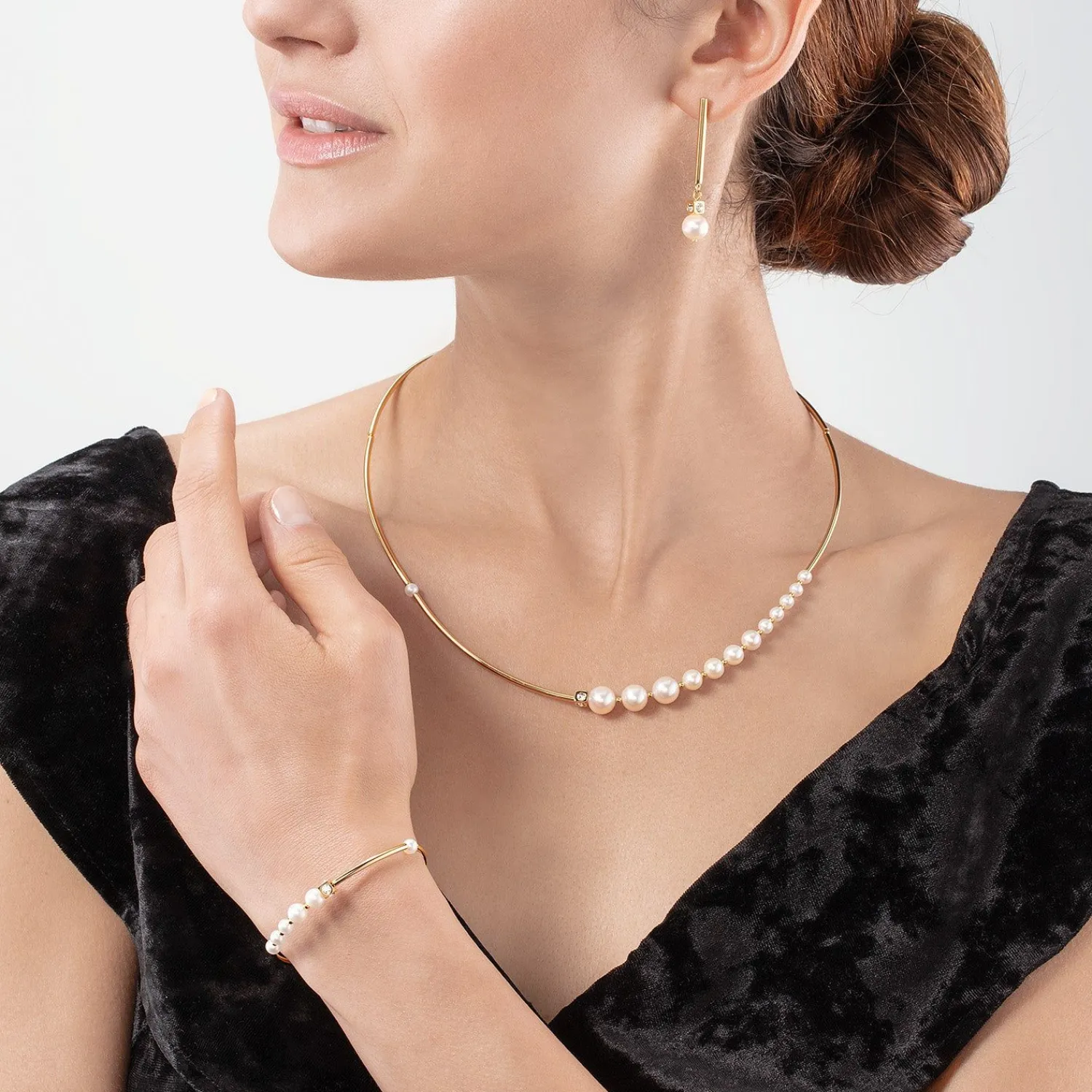 armband_asymmetrie_swasse_2.webp COEUR DE LION Armband Asymmetrie Süßwasserperlen & Edelstahl Weißgold- Hochzeit