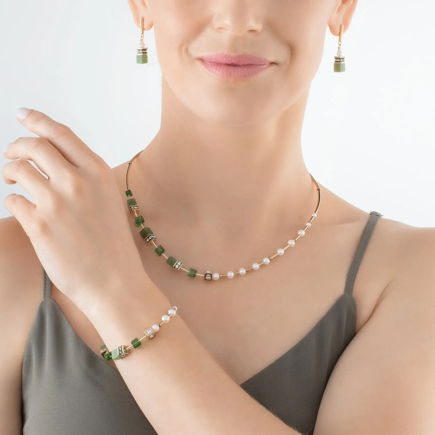 armband_geocube_fusion_pr_2-6.webp COEUR DE LION Armband Geocube® Fusion Precious Pearl Mix Gold-Grün- Edelsteinarmbänder