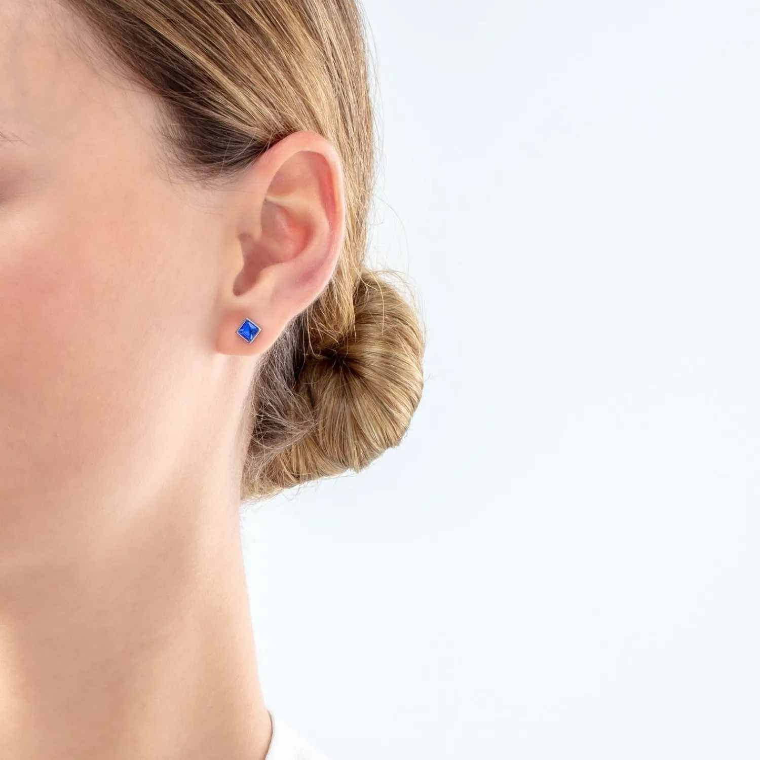 brillante_quadratische_kl_1-4.webp COEUR DE LION Brillante quadratische kleine Ohrringe Silberblau- Coeur Essentials