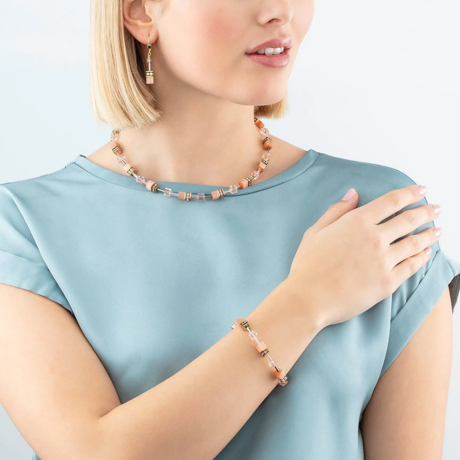 geocube_iconic_mono_gold__2-5.webp COEUR DE LION Geocube® Iconic Mono Gold Halskette Apricot Crush- Geocube® Halsketten