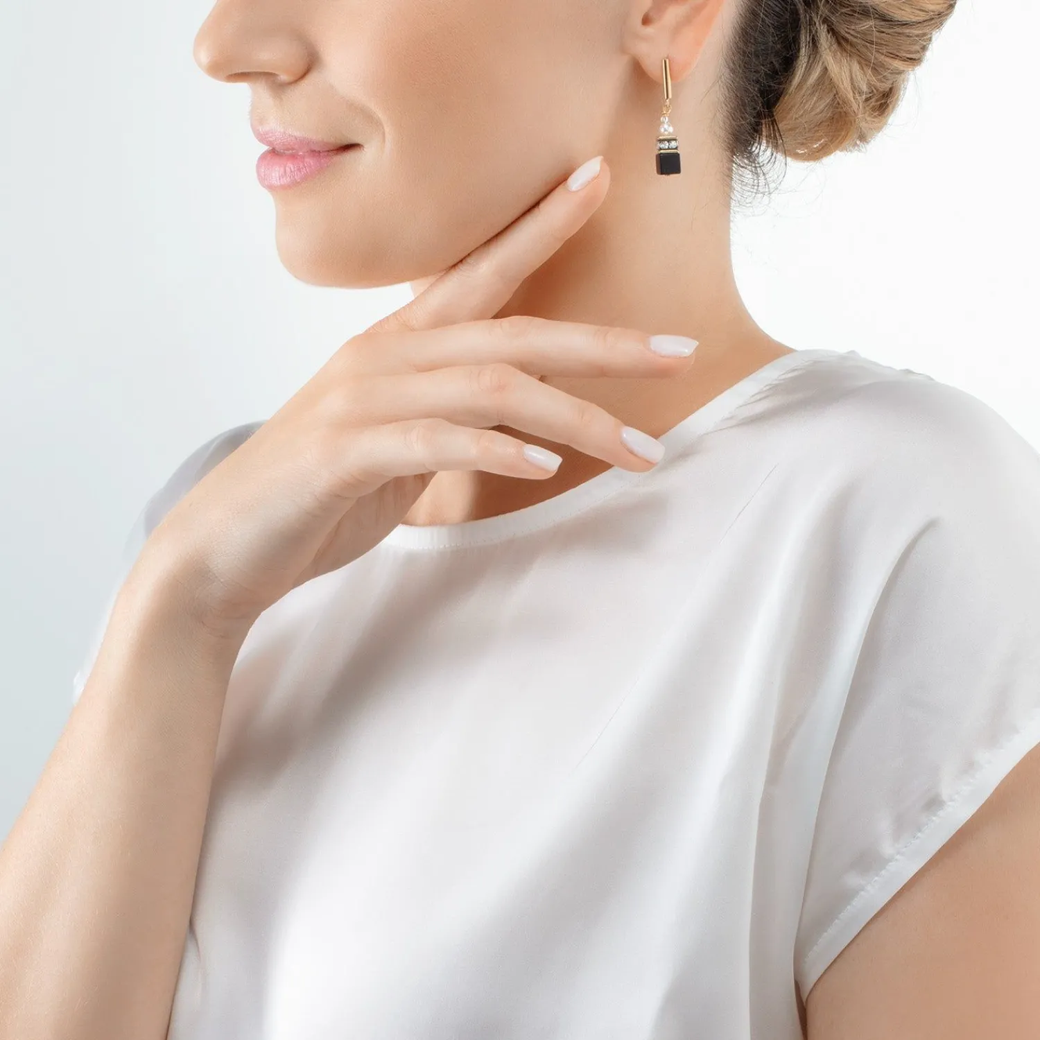 geocube_precious_fusion_p_2-23.webp COEUR DE LION Geocube® Precious Fusion Pearls Ohrringe Schwarz-Gold- Edelsteinohrringe