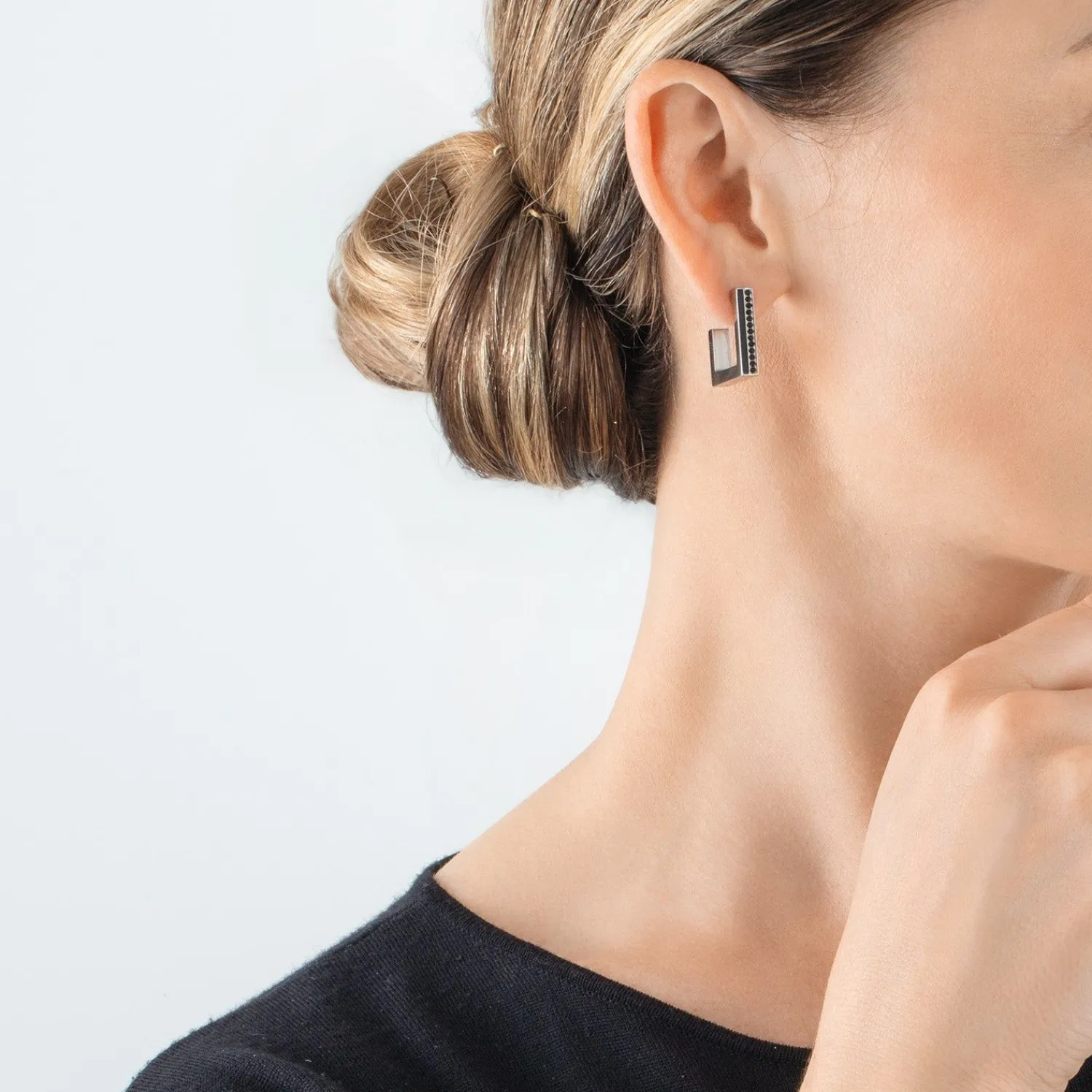 ohrringe_creolen_quadrati_2-8.webp COEUR DE LION Ohrringe Creolen Quadratische Streifen 20 Silber-Schwarz- Creolen